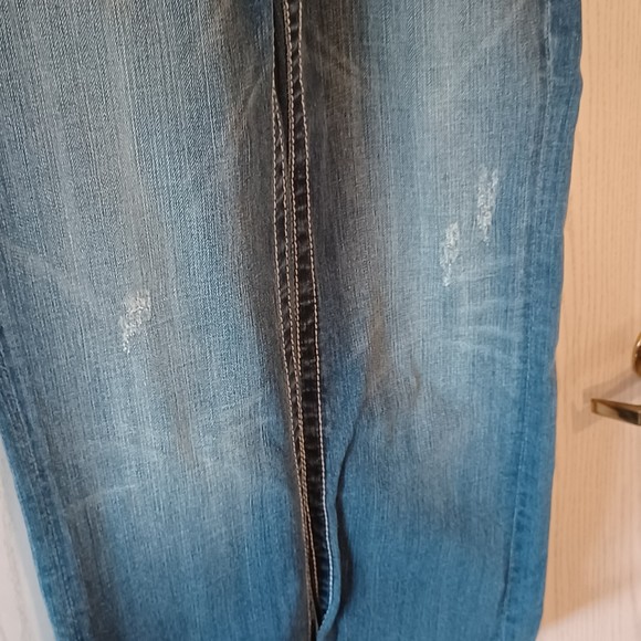 NWT Miss Me Jeans, Size 30, Mid-Rise, 32W x 32L, Boot Cut, Bedazzled, Distressed - Picture 10 of 12